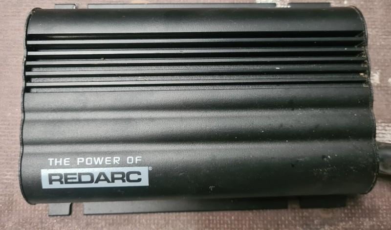 REDARC Voertuiglader 12V/12V 25A Dual ACCULADER, Enlèvement ou Envoi, Utilisé