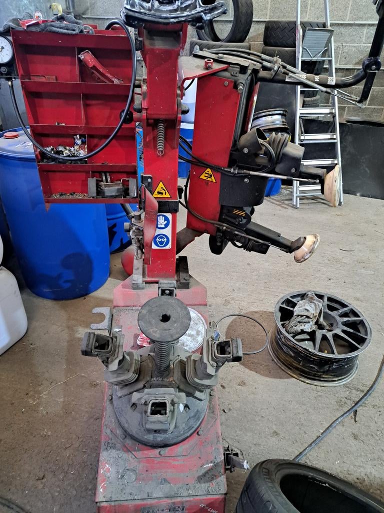 Démonte pneu Butler, Enlèvement