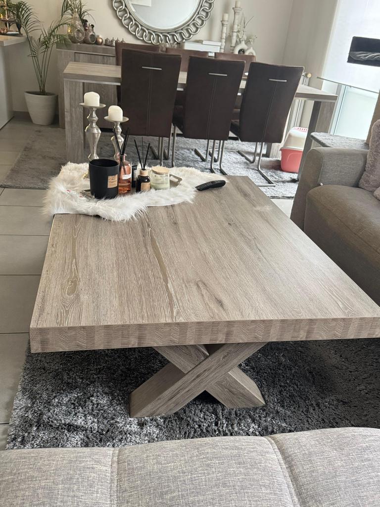 Salontafel in massief hout, Huis en Inrichting, Ophalen