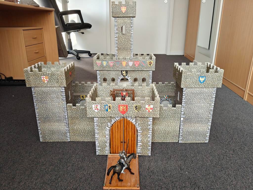 Groot Middeleeuws kasteel (schaal 1/24) zelf gemaakt, Kinderen en Baby's, Speelgoed | Overig, Gebruikt, Ophalen