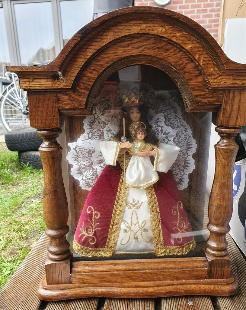 Moeder Maria met Kind Jezus in Houten Kapel, Ophalen