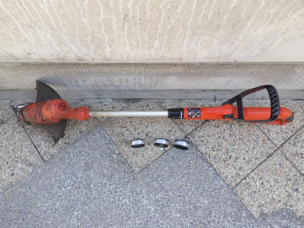 TAILLE BORDURE ÉLECTRIQUE ST45 AVEC 3 BOBINES, Enlèvement, Utilisé, Électrique, Black & Decker