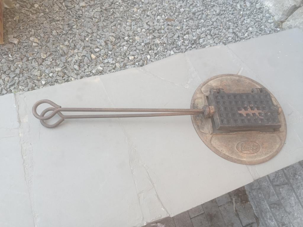 Gaufrier en fonte avec plateau tournant, Antiquités & Art, Enlèvement