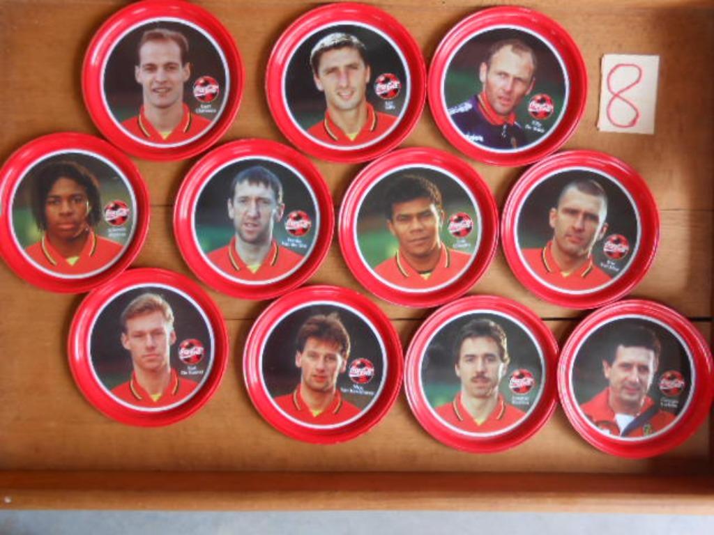 sous-verre 1997 Coca-Cola Luc Nilis Red Devil Ø105, Collections, Enlèvement ou Envoi, Comme neuf, Autres types