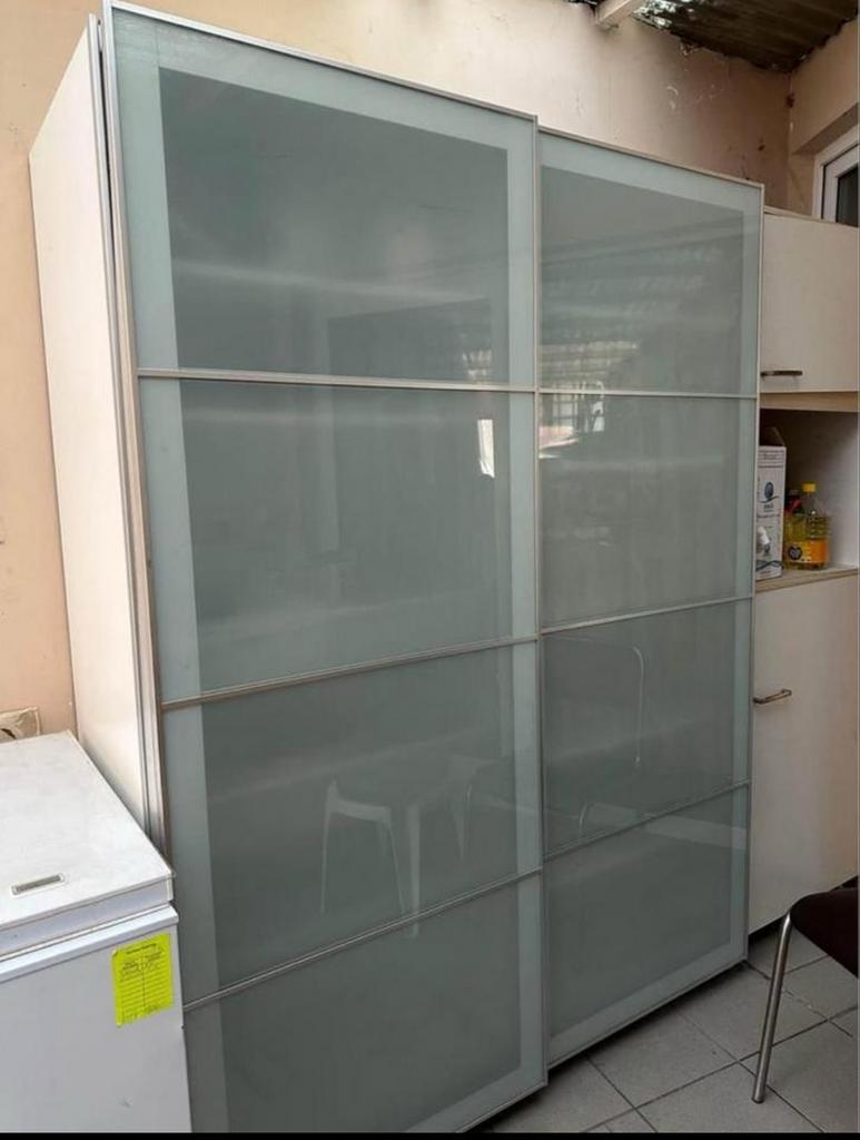 Grande armoire/garde-manger/Ikea, Avec tablette(s), 150 à 200 cm, Utilisé, Verre
