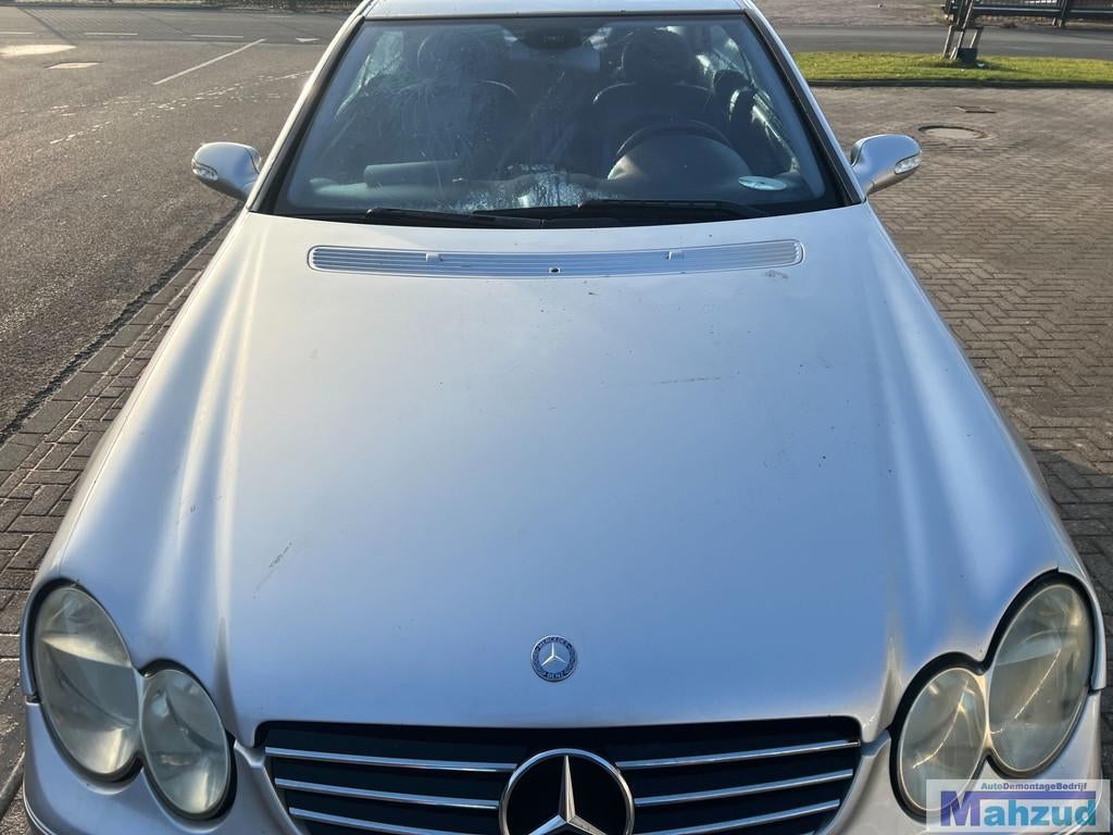MERCEDES CLK W209 Zilver 744 motorkap 2002-2009, Gebruikt, Mercedes-Benz AG, Mercedes-Benz, Mercedesstrasse 120
70372  Stuttgart, DE
