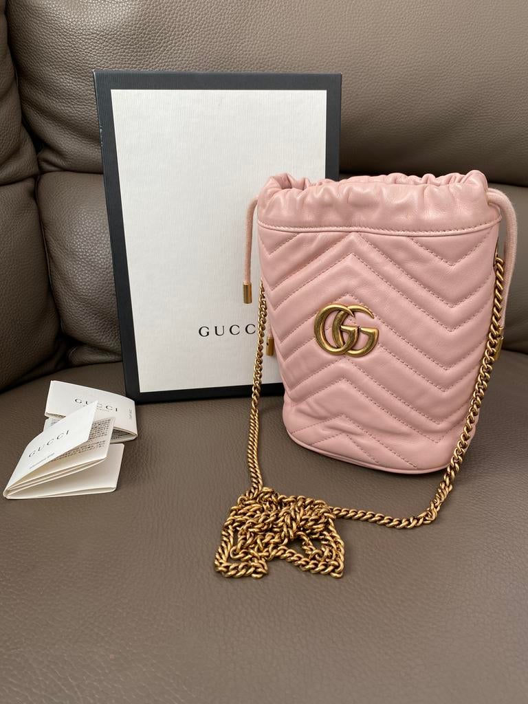 Sac à bandoulière Gucci GG Marmont mini bucket bag, Enlèvement ou Envoi, Comme neuf, Sac à bandoulière