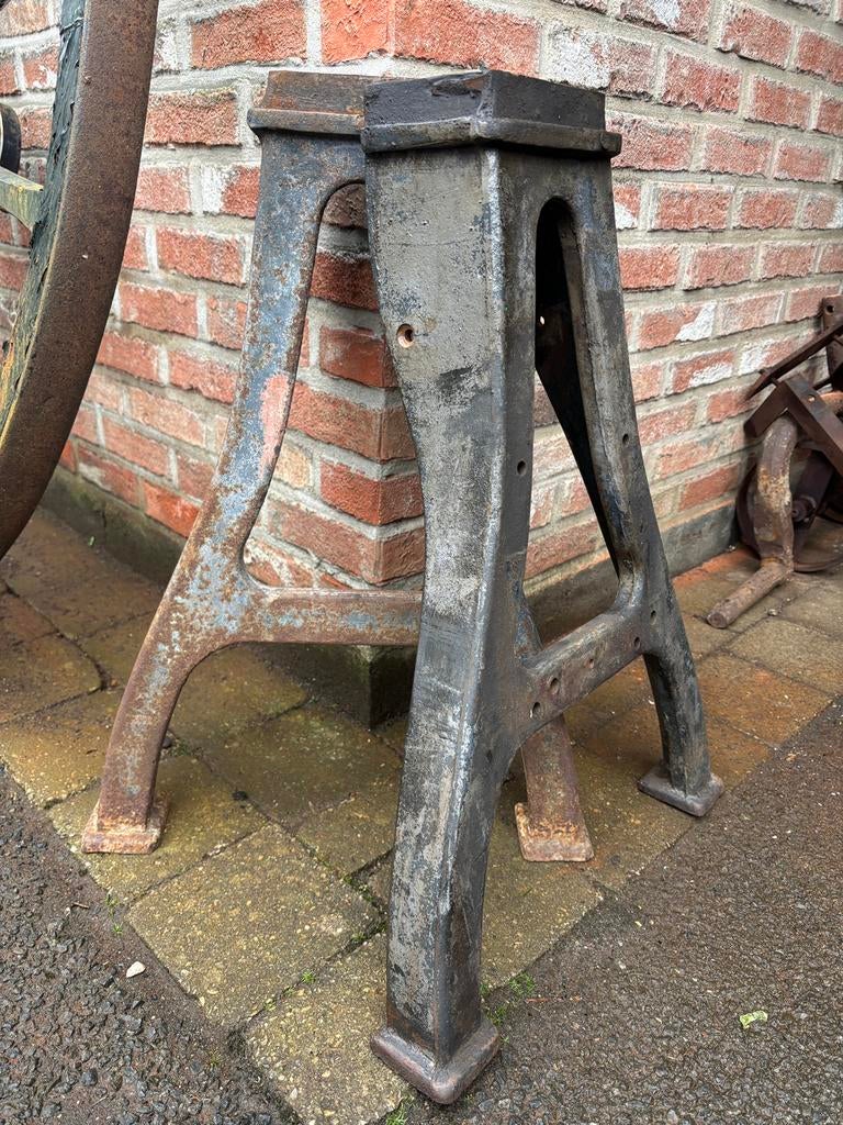 Antiek gietijzeren poten, Ophalen, Zo goed als nieuw