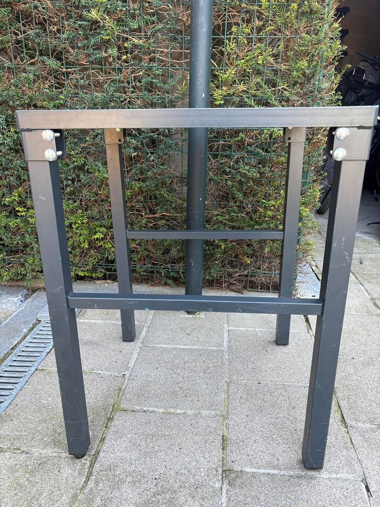 Etabli de travail solide (metal + bois), Bricolage & Construction, Enlèvement, Utilisé