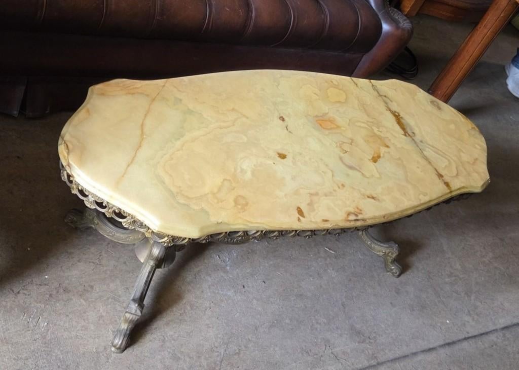 Table basse ovale en onyx et bronze doré, Maison & Meubles, Moins de 50 cm, Comme neuf, 100 à 150 cm, Enlèvement