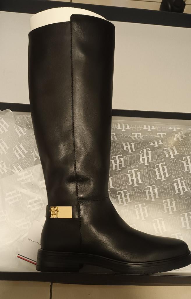 Bottes noires Tommy  Hilfiger, Vêtements | Femmes, Chaussures, Enlèvement ou Envoi