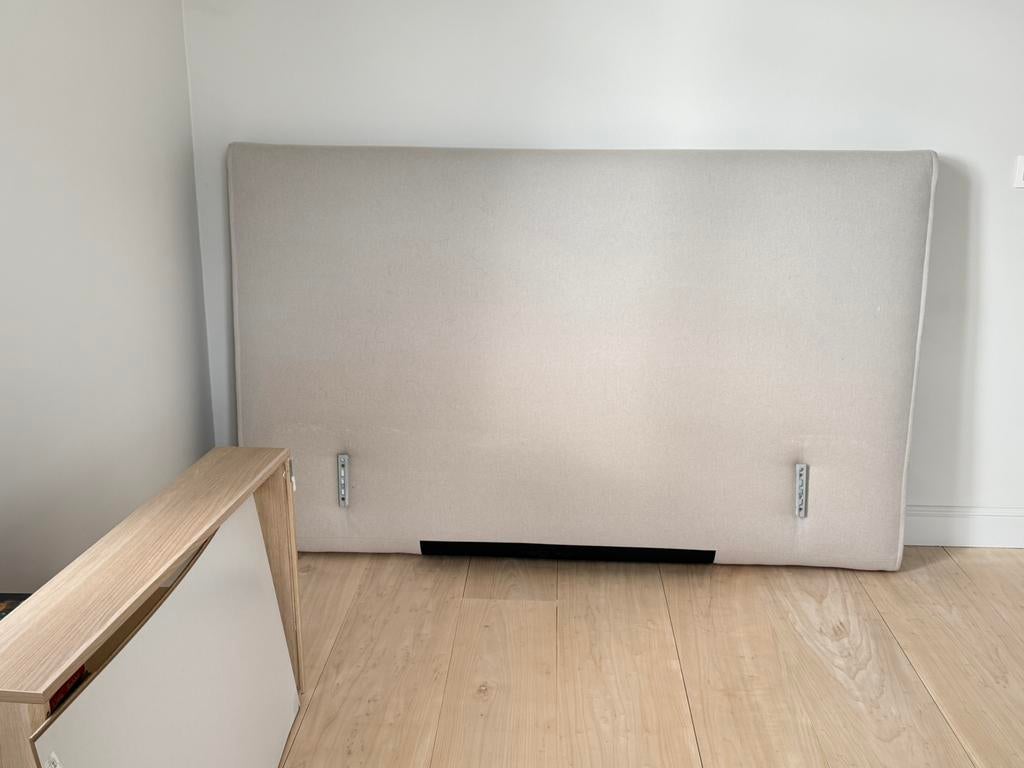 Bedframe Beka 180cm lichtgrijs, Maison & Meubles, Enlèvement, 180 cm