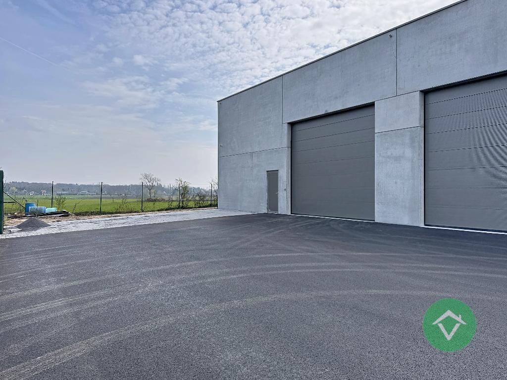 Nieuwbouw loods KMO-UNIT te koop 192m² met 2 parkeerplaatsen, Immo, Overige soorten, Provincie West-Vlaanderen, 192 m², Tot 200 m²