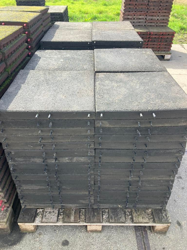 15 vochtdoorlatende rubberen tegels 50x50x5cm, Tuin en Terras, Tegels en Klinkers, Ophalen, Gebruikt