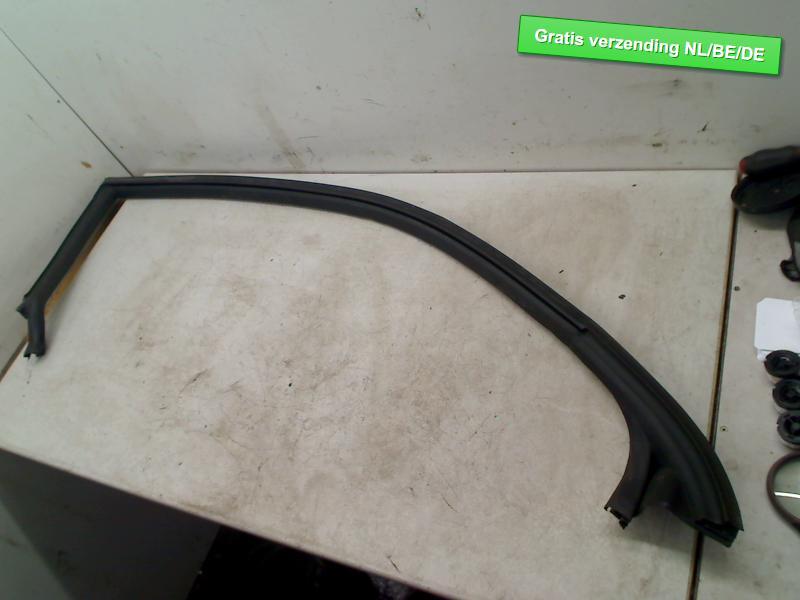 JOINT DE PORTE DROIT Scirocco (137 / 13AD) (1K8867338), Utilisé, De Bloemendaal 21 21
5221 EB  'S HERTOGENBOSCH, NL, Info@123Parts.nl