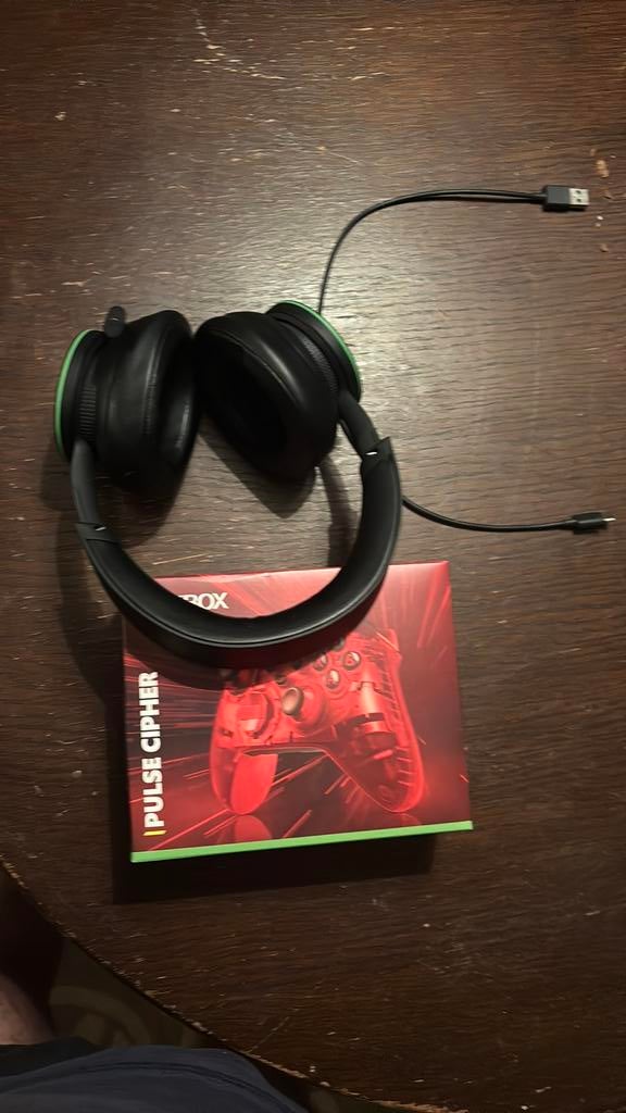 Xbox x series kastje nieuw en koptelefoon van xbox, Computers en Software, Headsets, Ophalen, Zo goed als nieuw