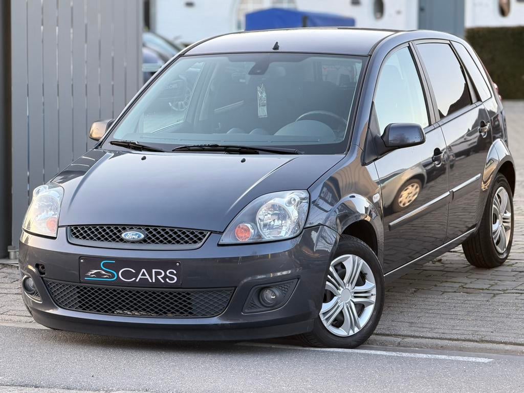 Ford fiesta 1.4i ** 097.000 km ** Automaat ** Airco **, Auto's, Automaat, 4 cilinders, Bedrijf, 5 zetels