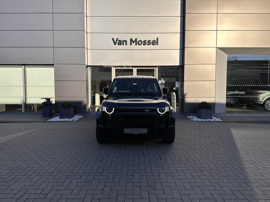 Land Rover Defender 110 D250 X-Dynamic SE AWD Auto. 25.5MY, Auto's, Land Rover, Automaat, Gebruikt, Zwart, 2506 kg