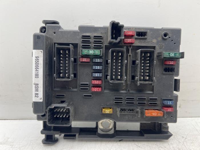 Boîte à fusibles d'un Peugeot 307, Autos : Pièces & Accessoires, Électronique & Câbles, Peugeot, Utilisé, 3 mois de garantie, Enlèvement ou Envoi