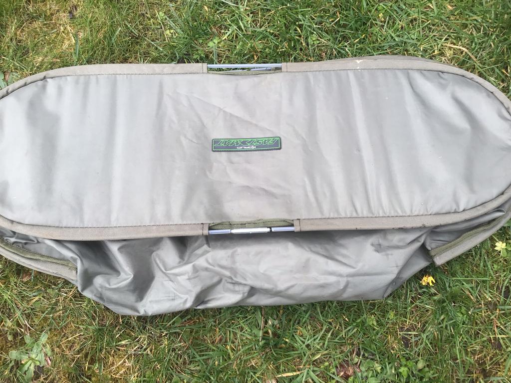 Schepnetten+onthaakbad +onthaakmat, Ophalen, Zo goed als nieuw