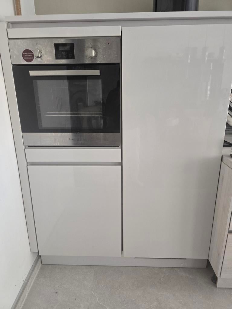 Four, frigo et meubles, Gris