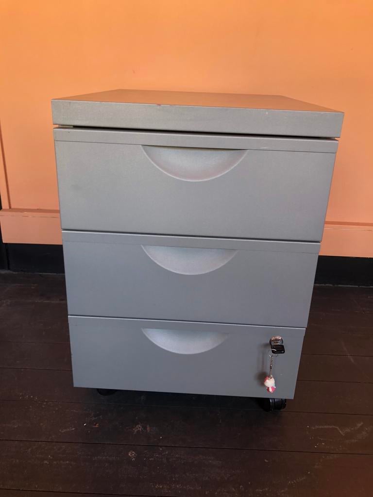 armoire de bureau en métal gris, 3 ou 4 tiroirs, Moins de 100 cm, Enlèvement, Utilisé