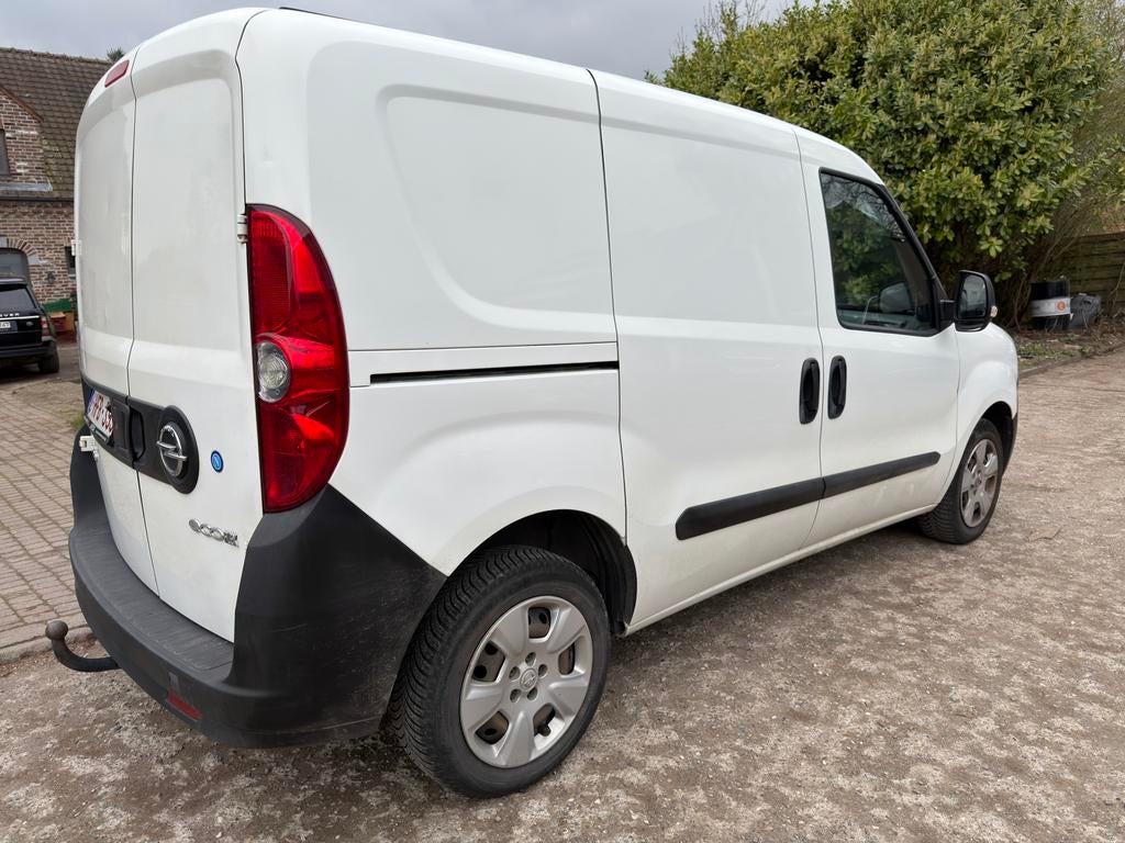 Opel combo 2014 vendre ou echange, Auto's, Bestelwagens en Lichte vracht, Voorwielaandrijving, Euro 5, Stof, Zwart