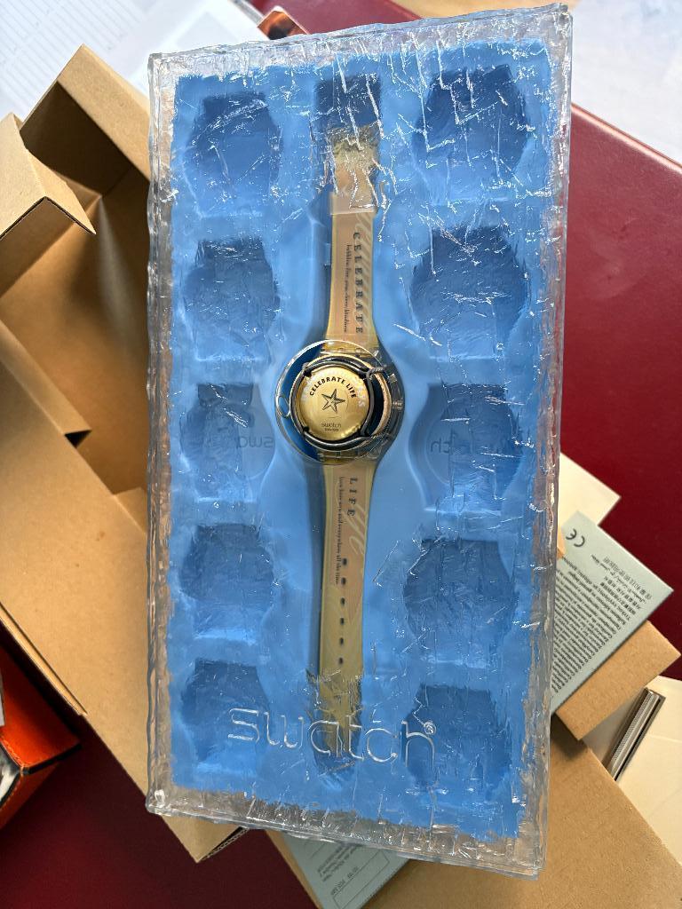 Rare Swatch "Champagne" de 1998 neuve, Bijoux, Sacs & Beauté, Montres | Anciennes | Antiquités, Montre-bracelet, Autres marques