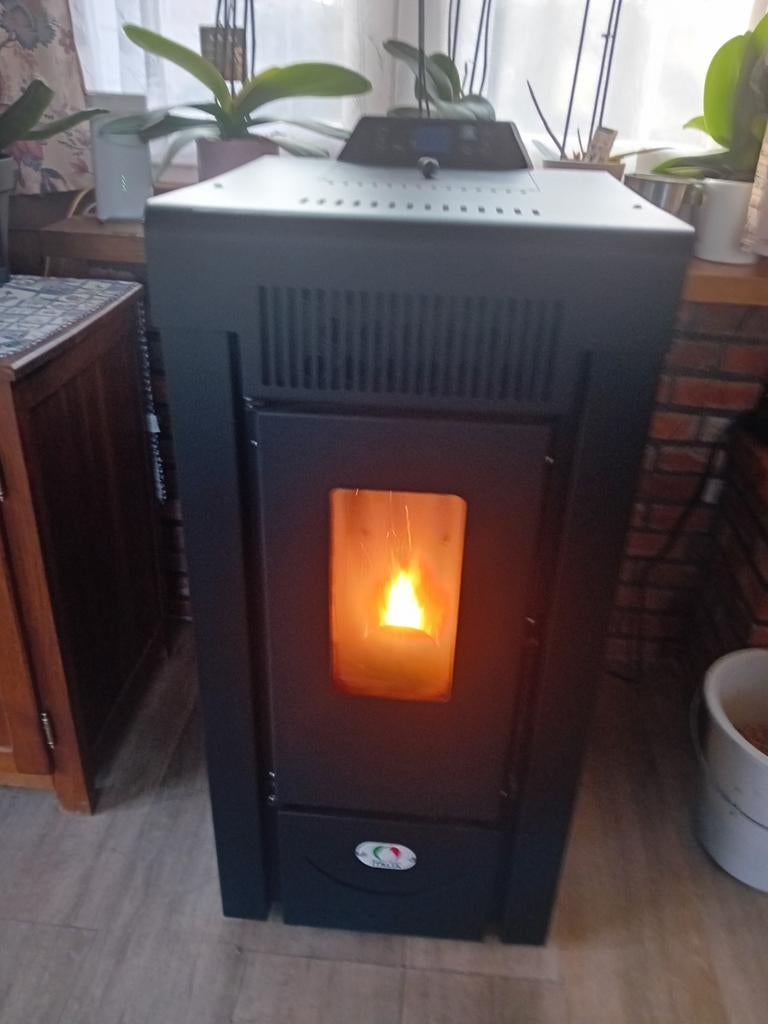 A vendre poêle à pellets marque stover état neuf