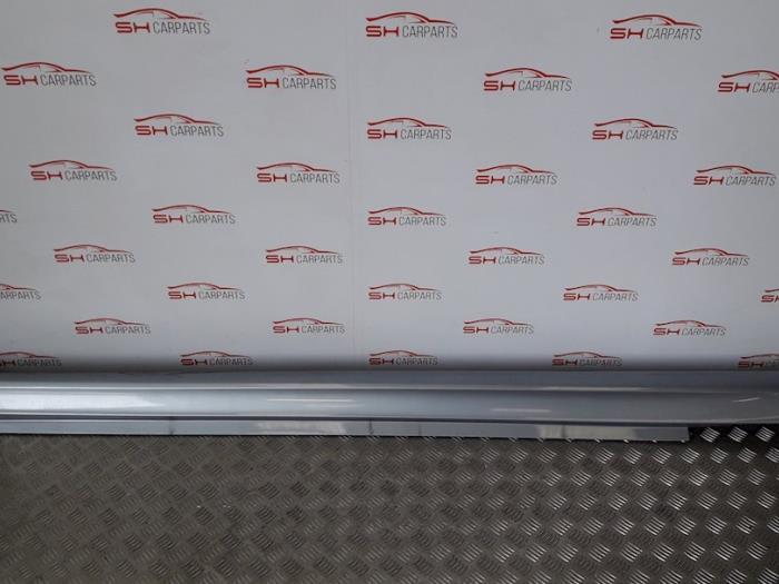 Zijskirt rechts van een Mercedes B-Klasse (391), Gebruikt, -, Ophalen of Verzenden, -