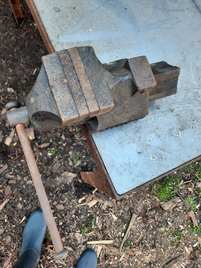 Werkbank met Bankschroef, Bricolage & Construction, Métaux, Enlèvement