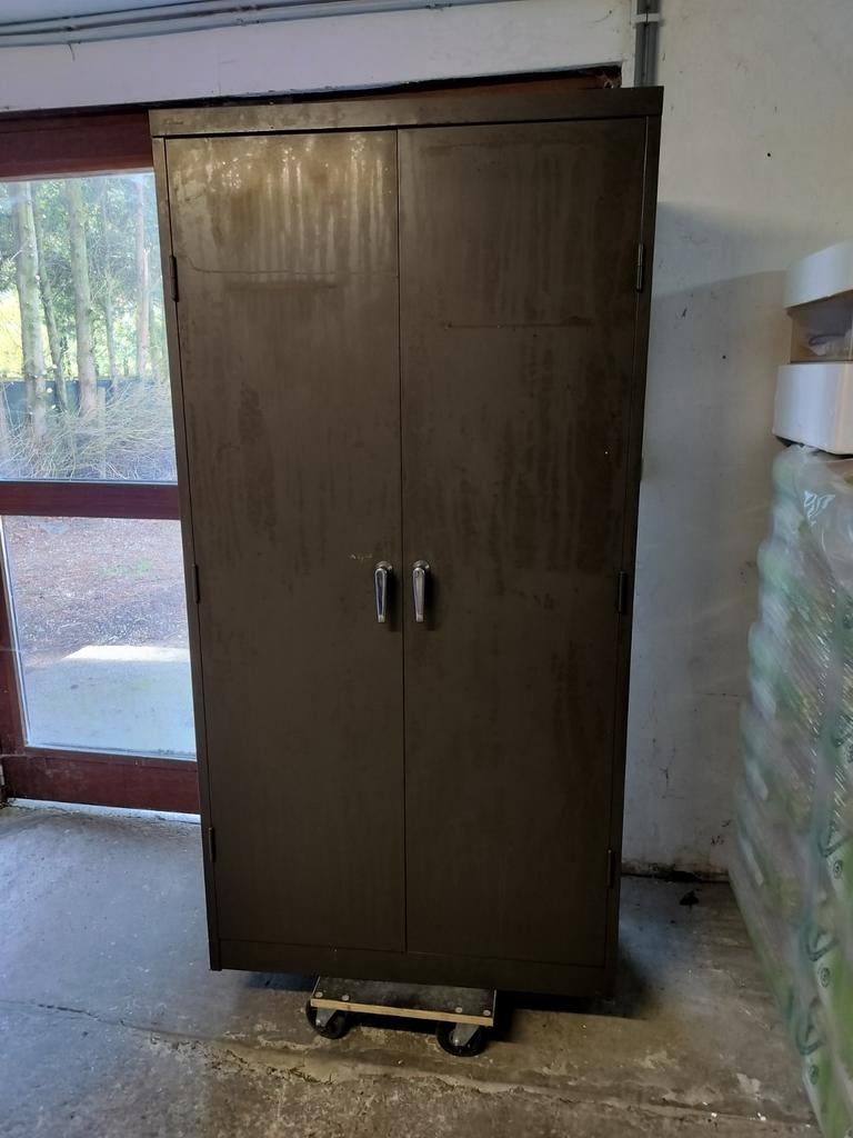 Armoire métallique, Enlèvement