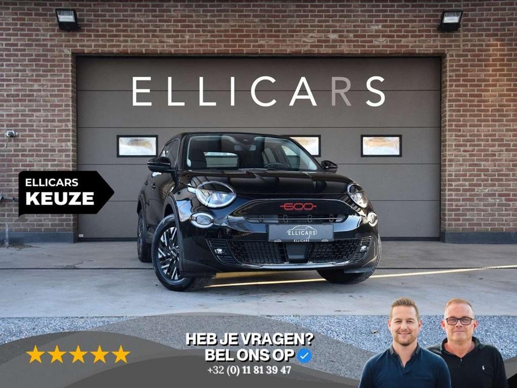 Fiat 600e 51 KWH / SOH 96% / RED / CARPLAY / LED / DAB / PS, Autos, Fiat, 0 kg, 0 kg, Automatique, Détection des panneaux routiers