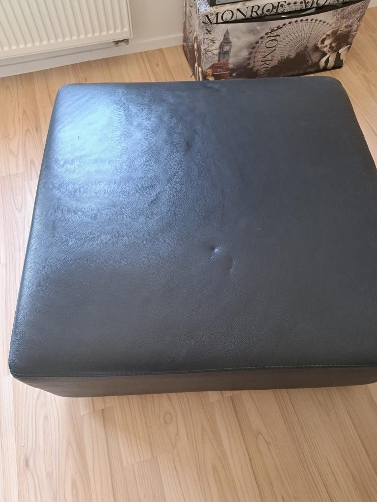 Zwarte, grote leren poef, Ophalen, Leer, 75 tot 100 cm, Zo goed als nieuw