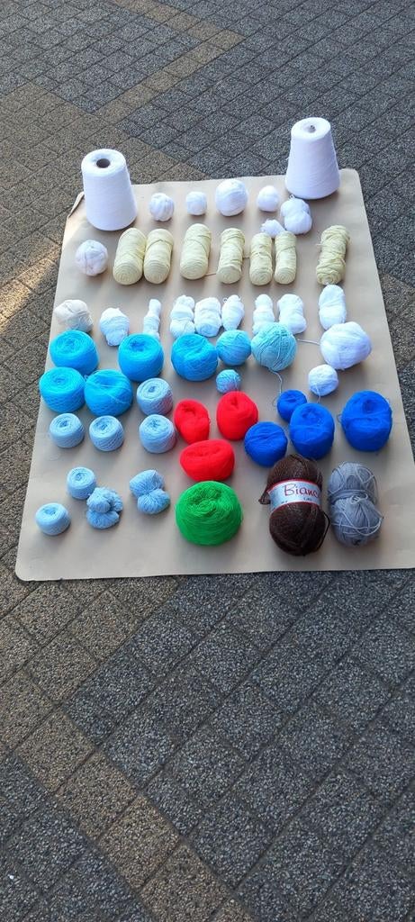 Wol + 2 bobijnen + katoen  3,2 kg ongeveer, Hobby en Vrije tijd, Ophalen of Verzenden, Nieuw, Breien of Haken, Wol of Garen