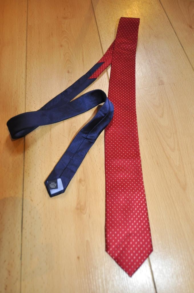 Cravate soie Tommy Hilfiger état neuf, Rouge, Enlèvement ou Envoi, Tommy Hilfiger, À motif