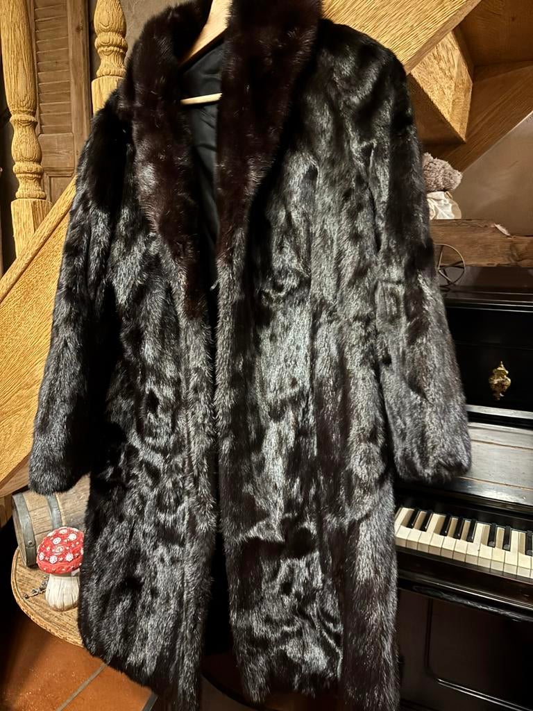 Mooie nertsmantels, Ophalen, Zo goed als nieuw