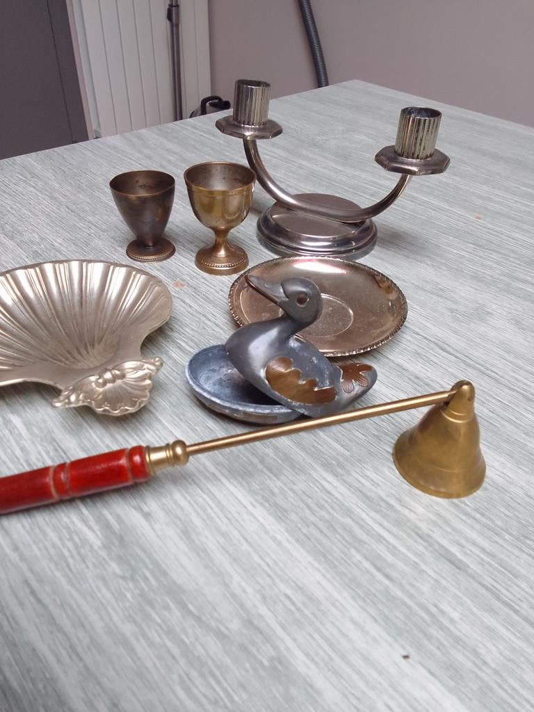 Lotje met antieke objecten uit verschillende (edel)metalen., Ophalen