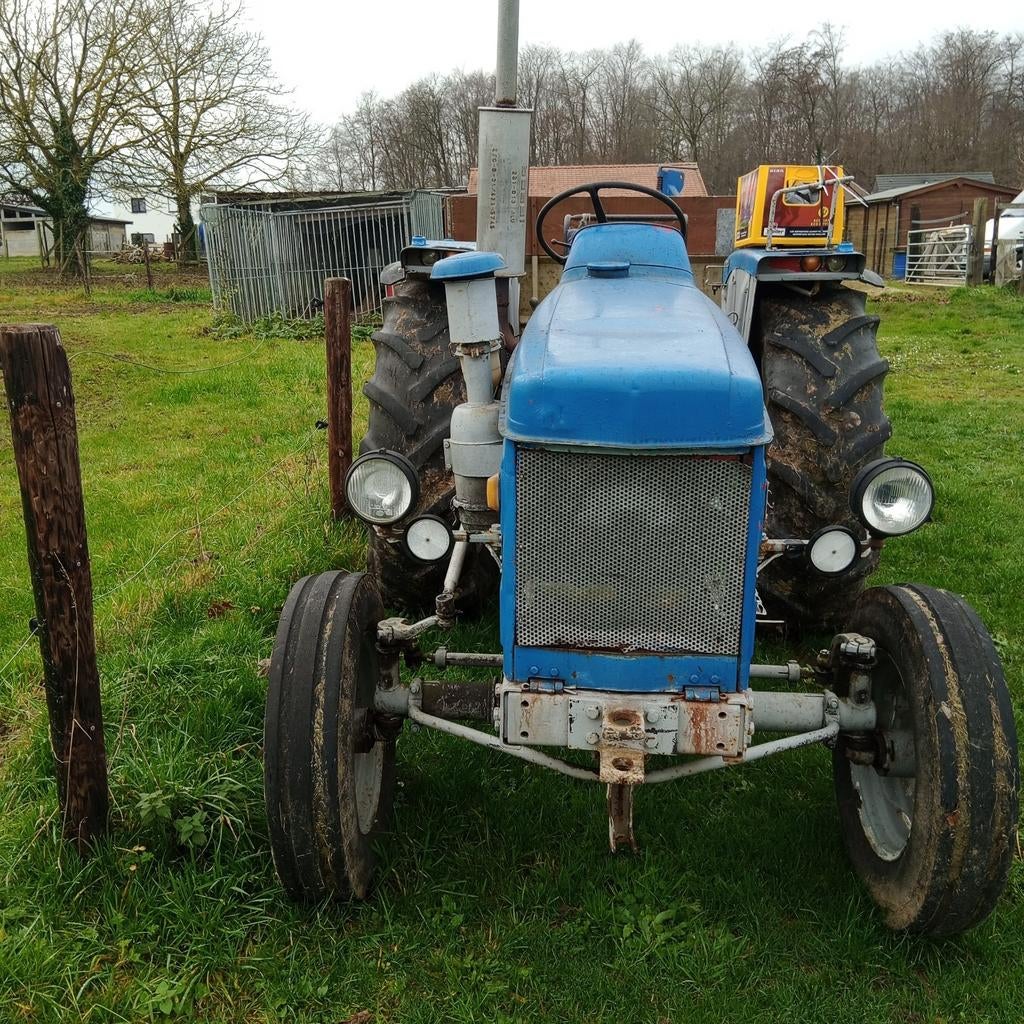 Tractor Renault supper 3  met toebehoren, Zakelijke goederen, Ophalen, Renault