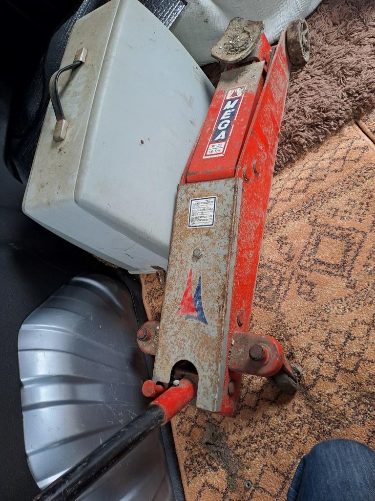 Krik auto Mega, Ophalen