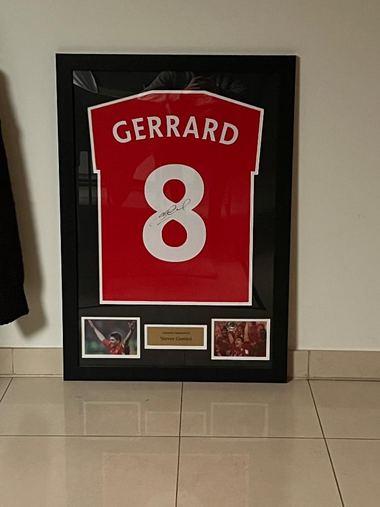 Gesigneerd shirt in kader Steven Gerrard, Enlèvement ou Envoi, Maillot