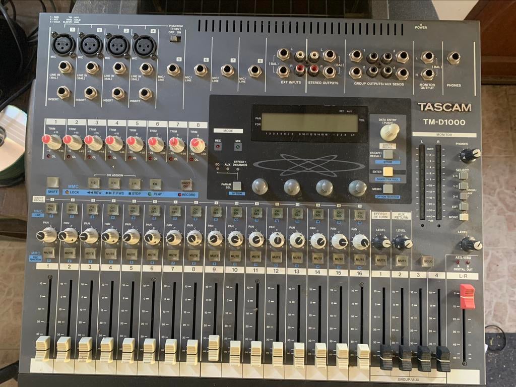 Tascam TM-D1000 Table de mix digitale, Muziek en Instrumenten, Mengpanelen, Ophalen, Gebruikt, 10 tot 20 kanalen