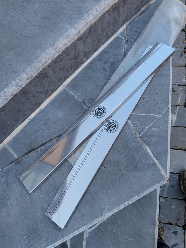 Finition ,Seuil de porte/marche pied MG B inox neuf, Enlèvement ou Envoi, MG, Porte