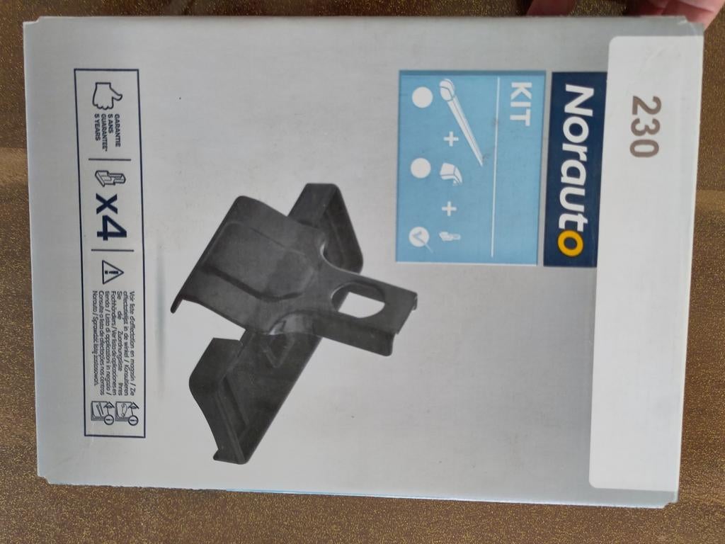 4 pattes de fixation NORAUTO flush rail 230, Autos : Divers, Porte-bagages, Enlèvement ou Envoi