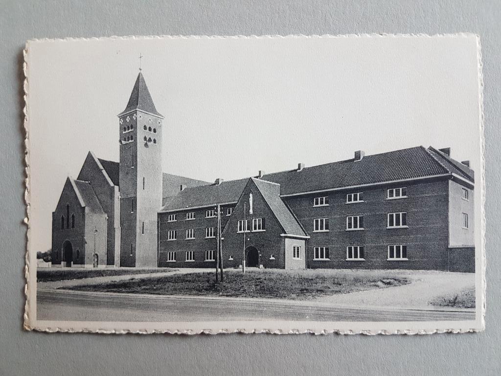 Postkaart Genk Genck Kerk en klooster, Ophalen of Verzenden, 1940 tot 1960, Ongelopen, Limburg