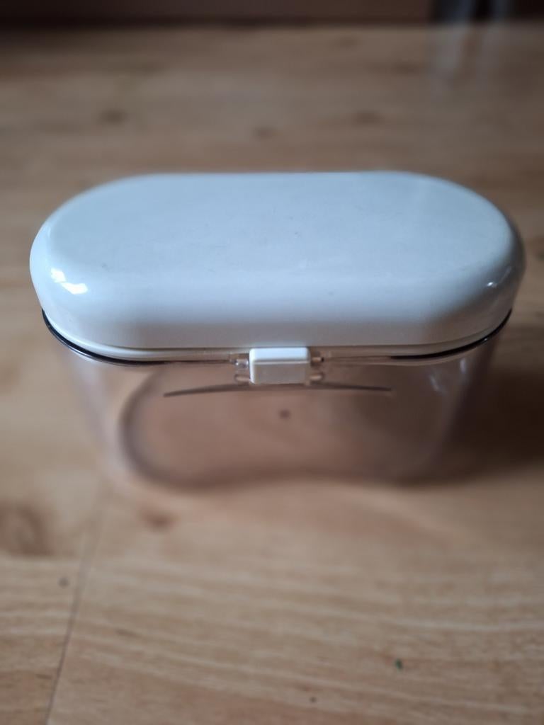 Doosje met (kaas-)rasp., Ophalen, Zo goed als nieuw