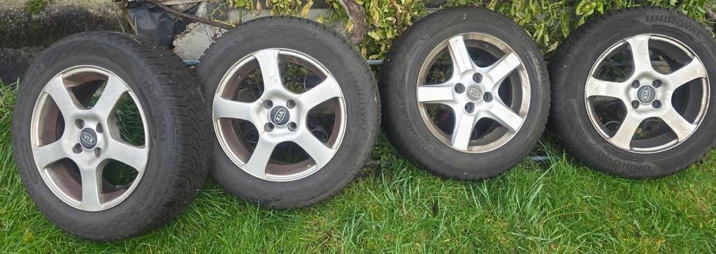 185 65 14 hiver Kia Rio Uniroyal kit hiver,roues complètes, Autos : Pièces & Accessoires, Pneus & Jantes, 15 pouces, Pneus hiver