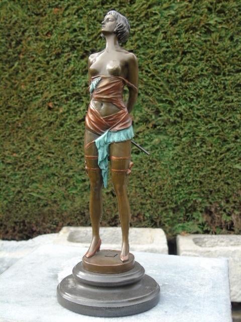 femme seins nue dominatrice bronze signé, ZASH, Antiquités & Art, Antiquités | Bronze & Cuivre, Bronze, Enlèvement ou Envoi