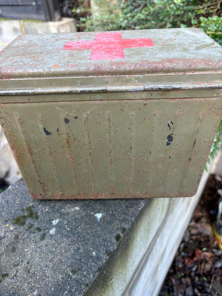 Boîte métallique ww2 ancien téléphone ou Médical, Collections, Enlèvement ou Envoi