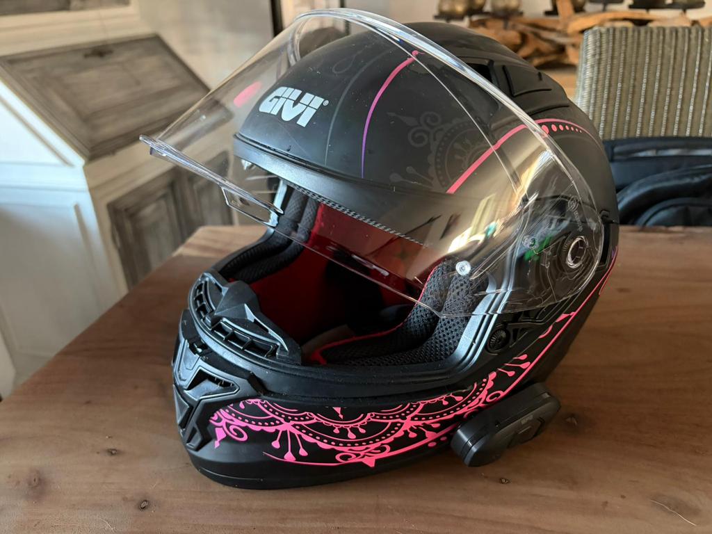 Givi helm met intercom zeer goede staat, Motoren, Kleding | Motorhelmen, Dames, S, Overige merken, Tweedehands, Ophalen